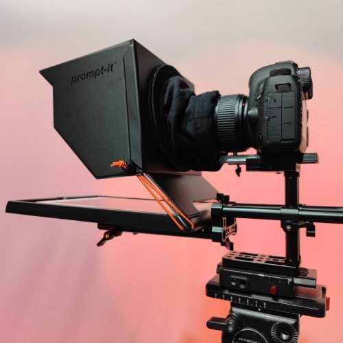prompt-it-maxi-pro-teleprompter-side-view-left-facing-ful-setup-with-dslr-type-camera-and-ipad-air-on-the-base-to-run-teleprompter-sotware-or-app
