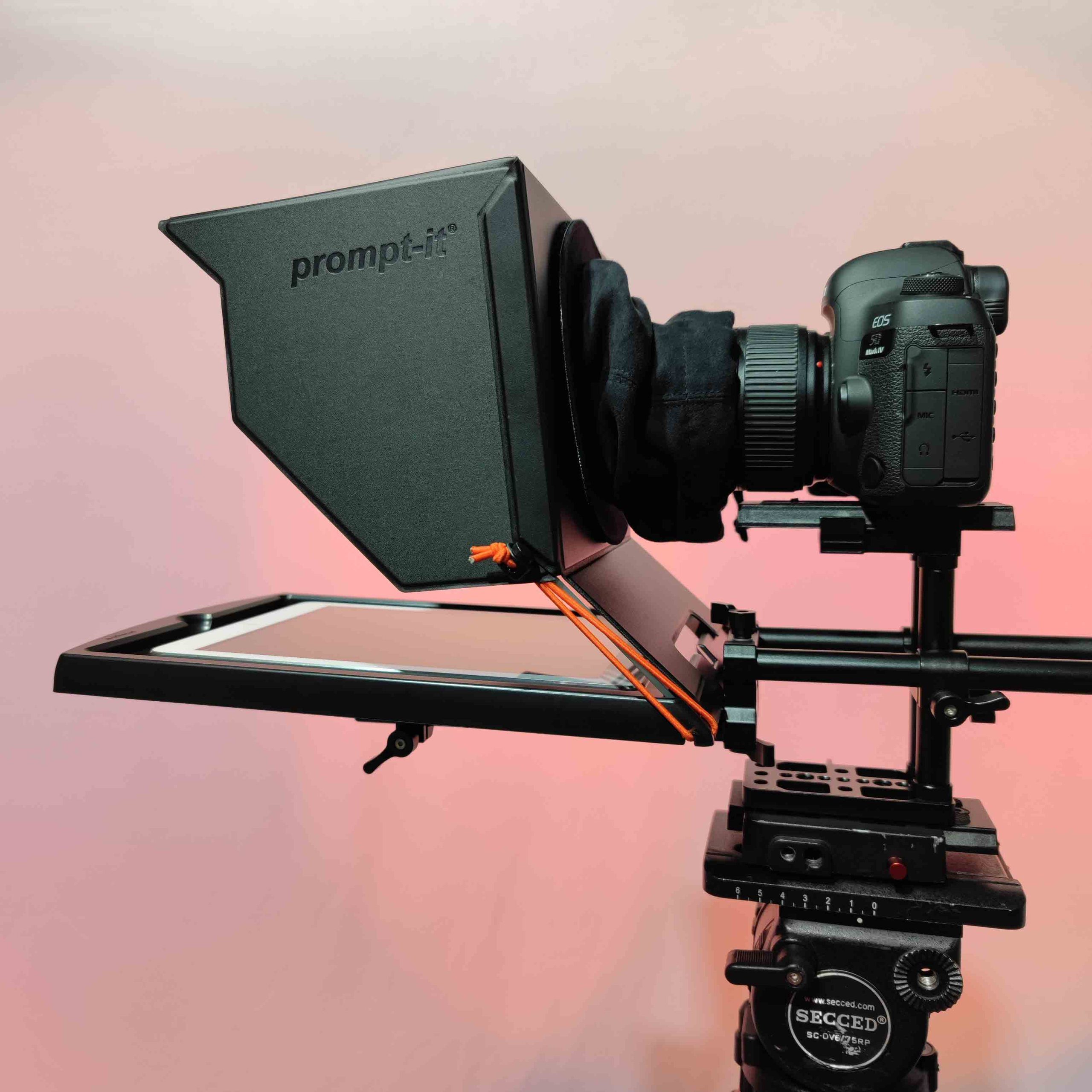 prompt-it-maxi-pro-teleprompter-side-view-left-facing-full-setup-with-ipad-air-mounted-on-to-run-the-software-or-app